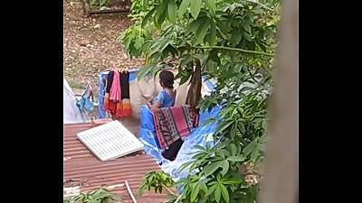 Desi bhabi steaming shower