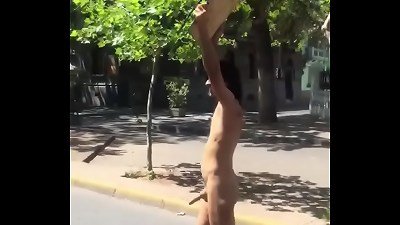 Chileno protesta Desnudo
