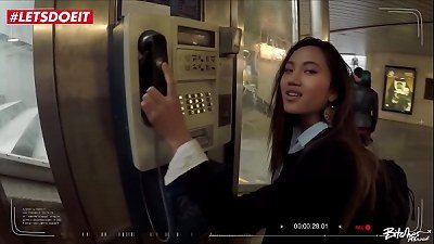 Thai Tourist gets her cock-squeezing poon pummeled - May Thai