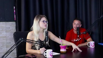 After the pandemic, he sought alternative work, the difference between creation and porn and his family's acceptance - Jow Jow (SHEER/RED)