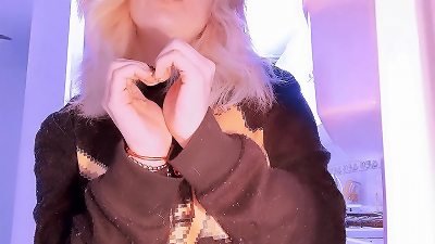 à¼˜ â‹†ï½¡Ëš licking Strawberry Mochis â£ à³‹Ëš