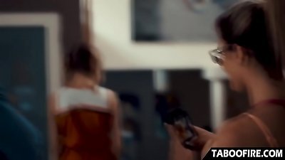 couple blackmails teenage chearleader into three way