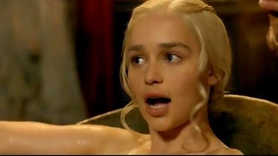 Emilia Clarke Game of Thrones S03 E08