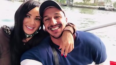 I called a hottie to meet a paradise island and slurped her ass very juicy