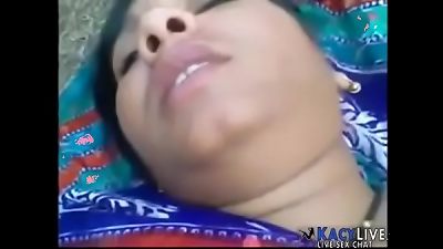 Bangladeshi Indian Maid hook-up Outdoors - KacyLive&period;com