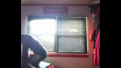 Neg&atilde;o Palzudo judiando do Cuzinho Da Morena Novinha