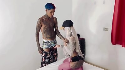 slowly fell videos on the thin girl so as not to hurt her finish on red and cher