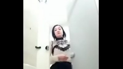 www.voyeurpissing.com - asian public toilet part one