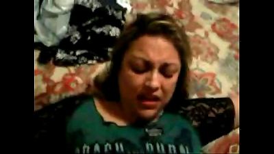 Gordinha gemendo com Piercing na Buceta