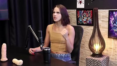 Tem que meter na bucetinha dela, al&eacute;m de n&atilde;o gostar de vibrador por bater siririca e ficar molhadinha no splashing - Debora Andrade Official